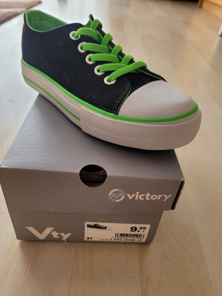 Sneaker NEU, Victory Gr. 31 Schwarz/grün in Burghausen