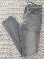 NEU DKNY Jeans grau Punkte 36 skinny Jeans DKNY Jeans 36 Frankfurt am Main - Sachsenhausen Vorschau