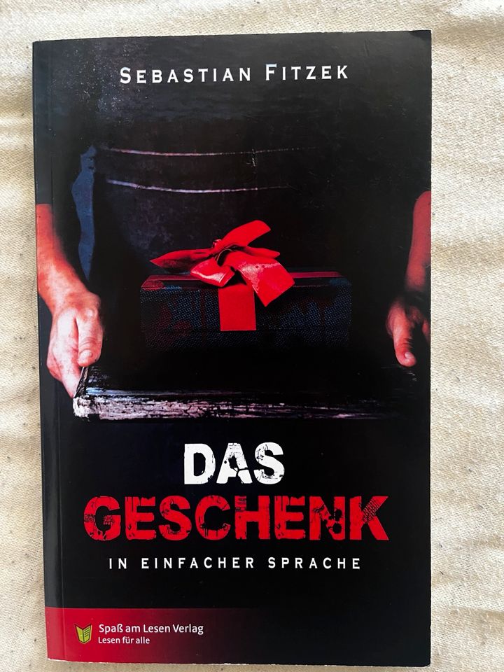 Buch Sebastian fitzek mit der Geschichte das Geschenk in Stendal