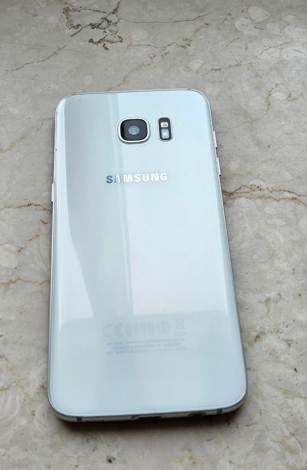 Samsung Galaxy S7 edge, SM-G935F, 32GB, Android Version 8, Weiß in München