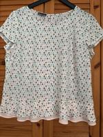 Taifun:süßes Shirt weiß mit Blättchen,Größe 38/40,nie getragen Hessen - Friedberg (Hessen) Vorschau