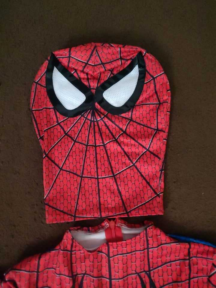 Spiderman Anzug Gr. 140 für 10 € in Braunschweig