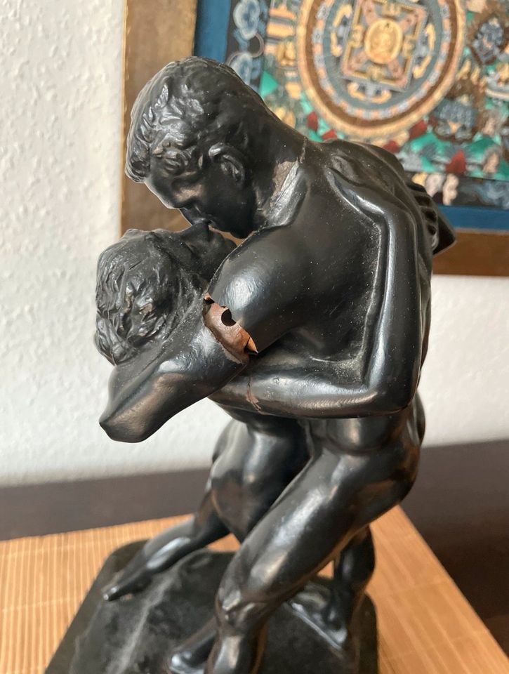 Der Kuss Skulptur ähnlich Rodin Küssendes Paar in Köln