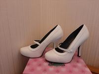 "Pin Up Couture" High Heels Lackleder gr.40 Hessen - Petersberg Vorschau