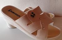 Pantoletten Sandalen Keil/Wedge creme Gr. 39 neuwertig Baden-Württemberg - Möckmühl Vorschau