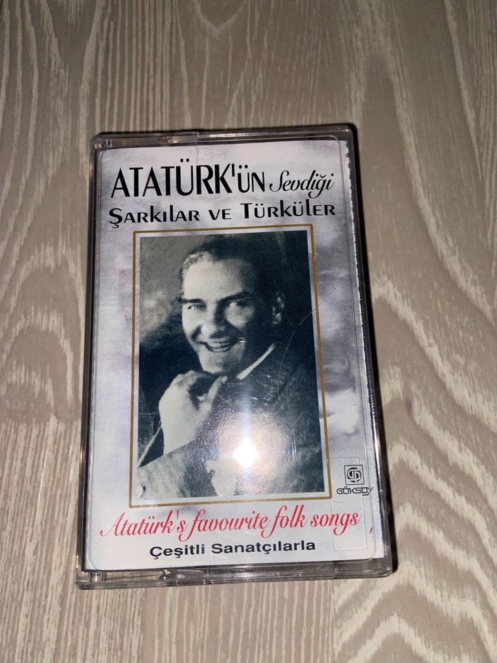 Kasette Atatürkün sevdiği şarkılar ve türküler kaseti in Hamburg