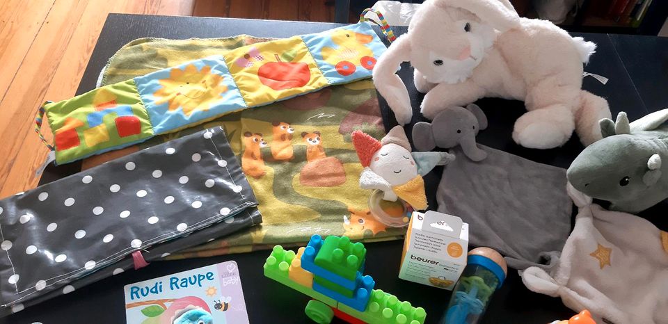 Baby Spielzeugset inkl. Wickeltasche und Decke in Hamburg