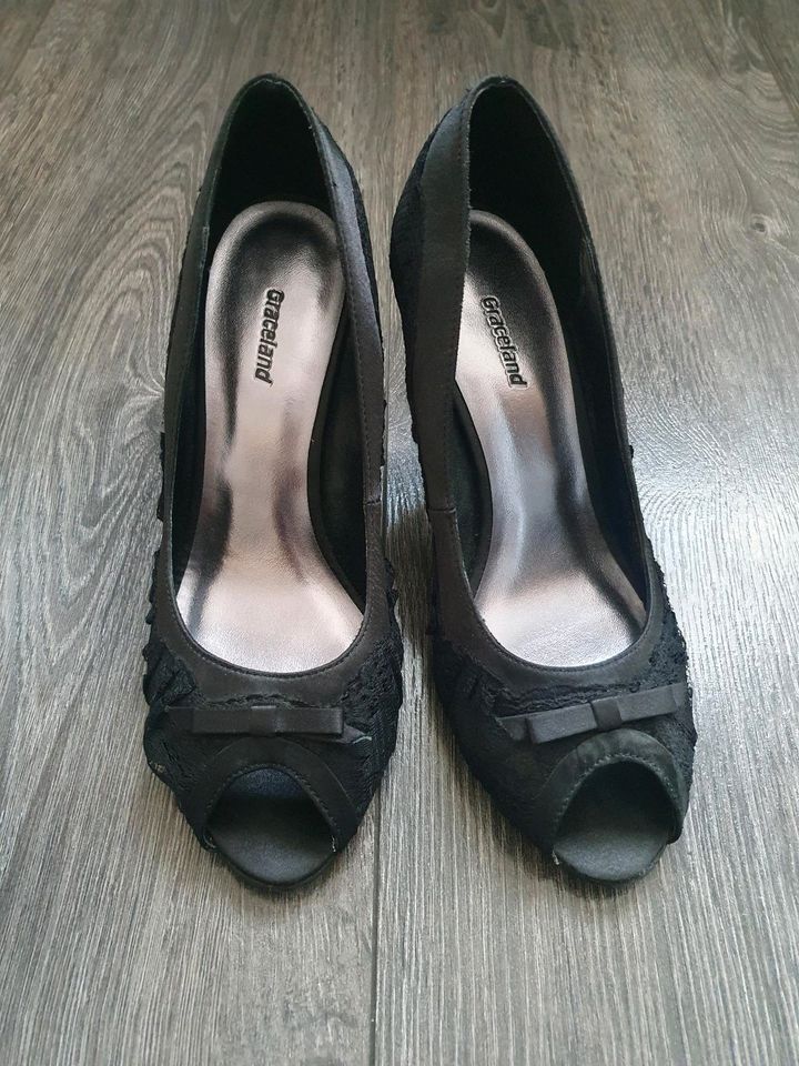 Pumps High Heels Peeptoe Stilettos schwarz Spitze Gr. 38 wie neu in Hüffelsheim