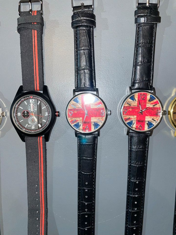 Uhren Armbanduhren NEU 9 Stück Konvolut in Tauche