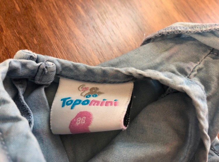 Topomini Jeans Jumpsuit Einteiler Größe 86 hellblau Rüschen in Eisenberg