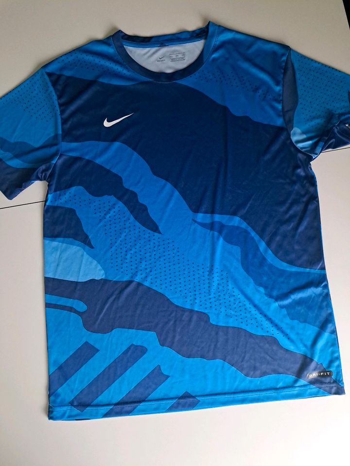 Nike Sport T-shirt in Frankfurt am Main