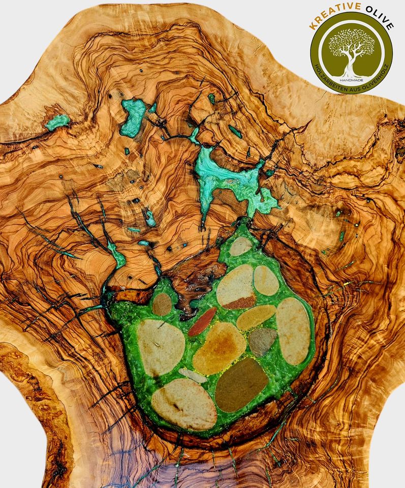 Handgefertigt Olivenholz Tisch mit Epoxidharz bearbeitet in Sundern (Sauerland)