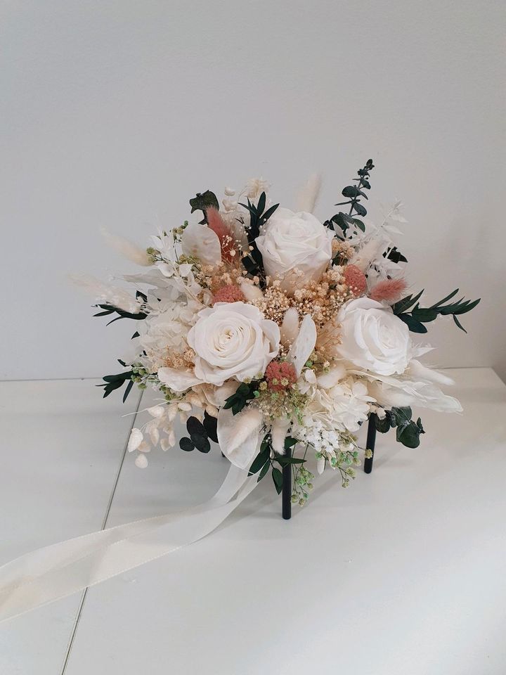 Brautstrauß Infinityrosen Trockenblumen Hochzeit in Zirndorf