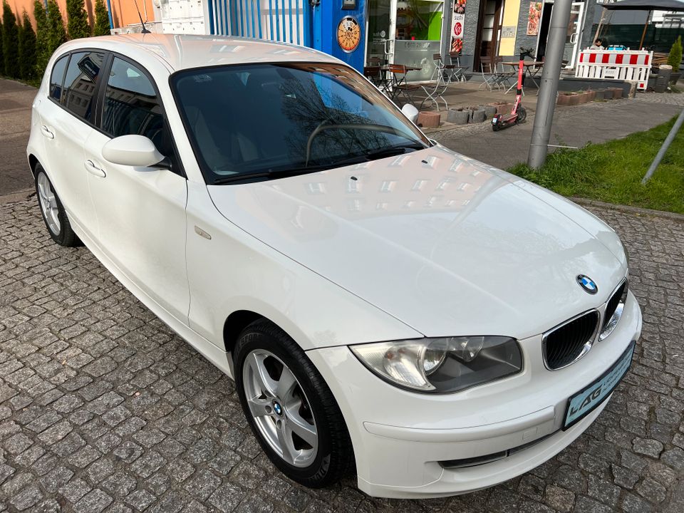 BMW 1 Lim. 116i+ SITZHEIZUNG + PDC + ALUFELGEN in Berlin