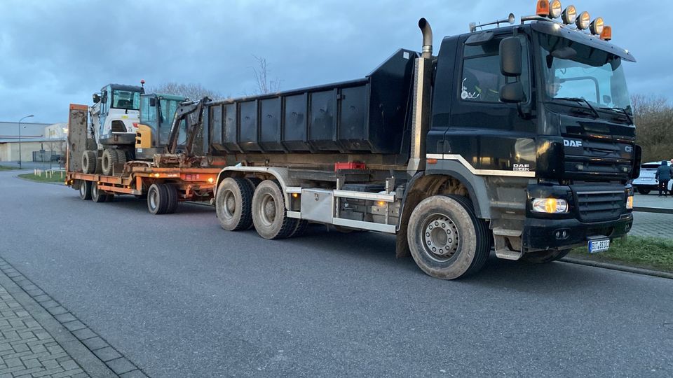 Maschinentransport Tiefladertransport Bagger, Radlader, Traktor in Neidenbach