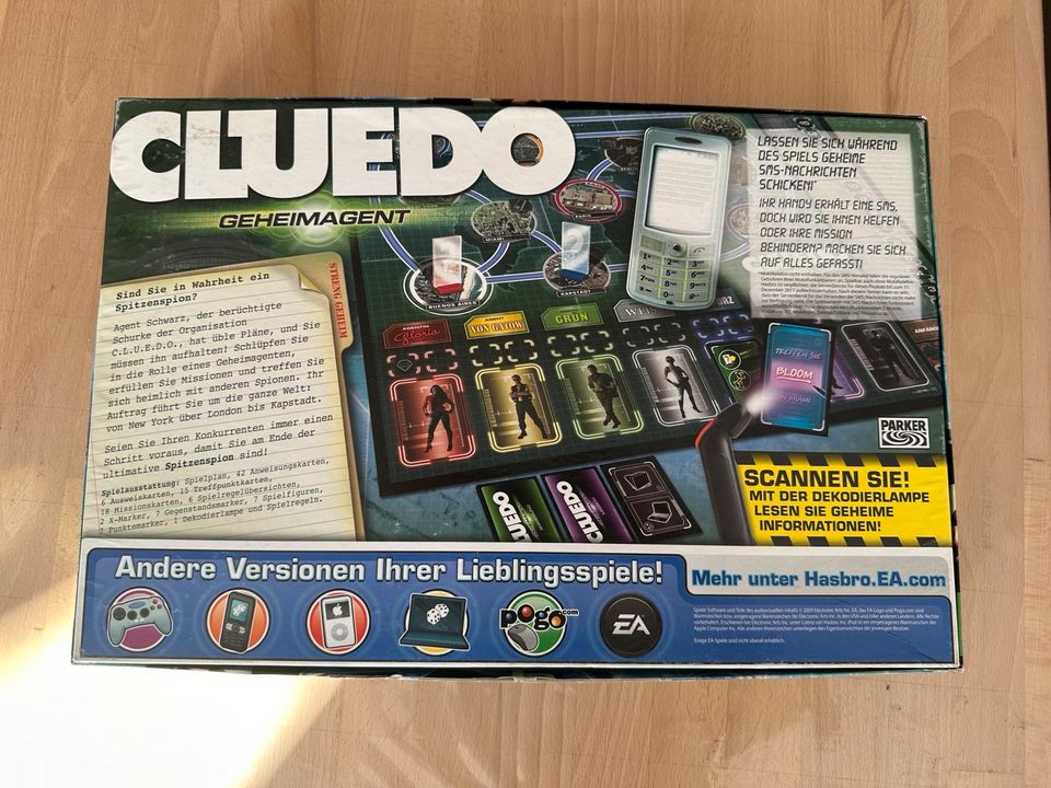 CLUEDO Geheimagent mit Schwarzlicht-Dekodierlampe in Mannheim