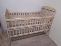 #B Gitterbett Kinderbett 70 x 140 weiß alt Antik DDR Shabby Holz Sachsen - Burgstädt Vorschau