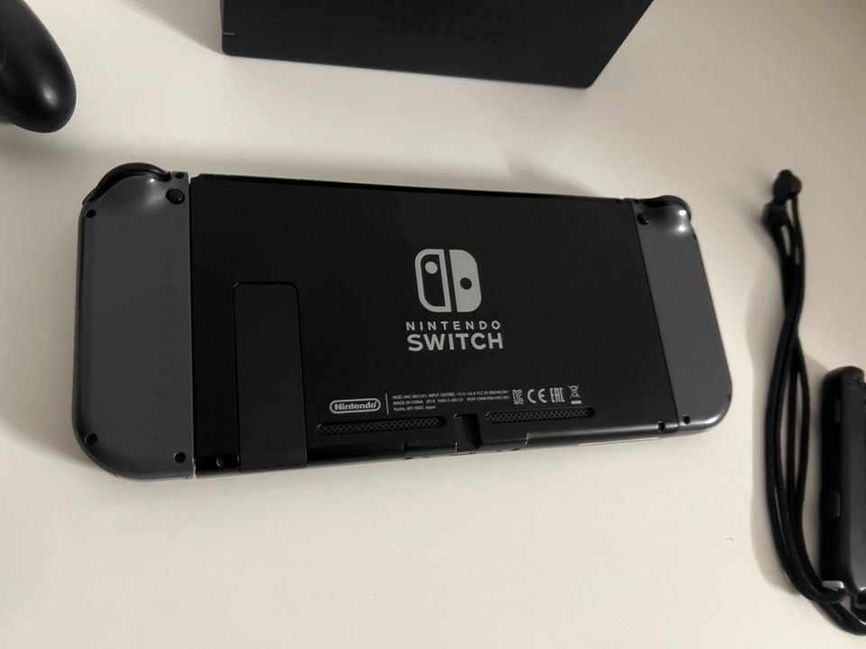 Nintendo Switch Spielekonsole grau - Zubehör - 256GB MicroSD in Nürnberg (Mittelfr)
