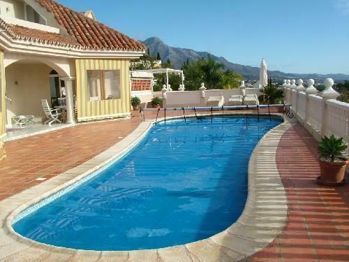 Villa mit atemberaubendem Meerblick und Pool in Marbella in Bad Salzuflen