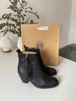 ACNE Pistol Boots 38 Stiefeletten schwarz Leder Hessen - Hanau Vorschau