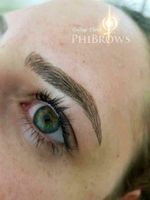 Microblading der Augenbrauen mit der Härchenzeichnung v.Phibrows Bayern - Regensburg Vorschau