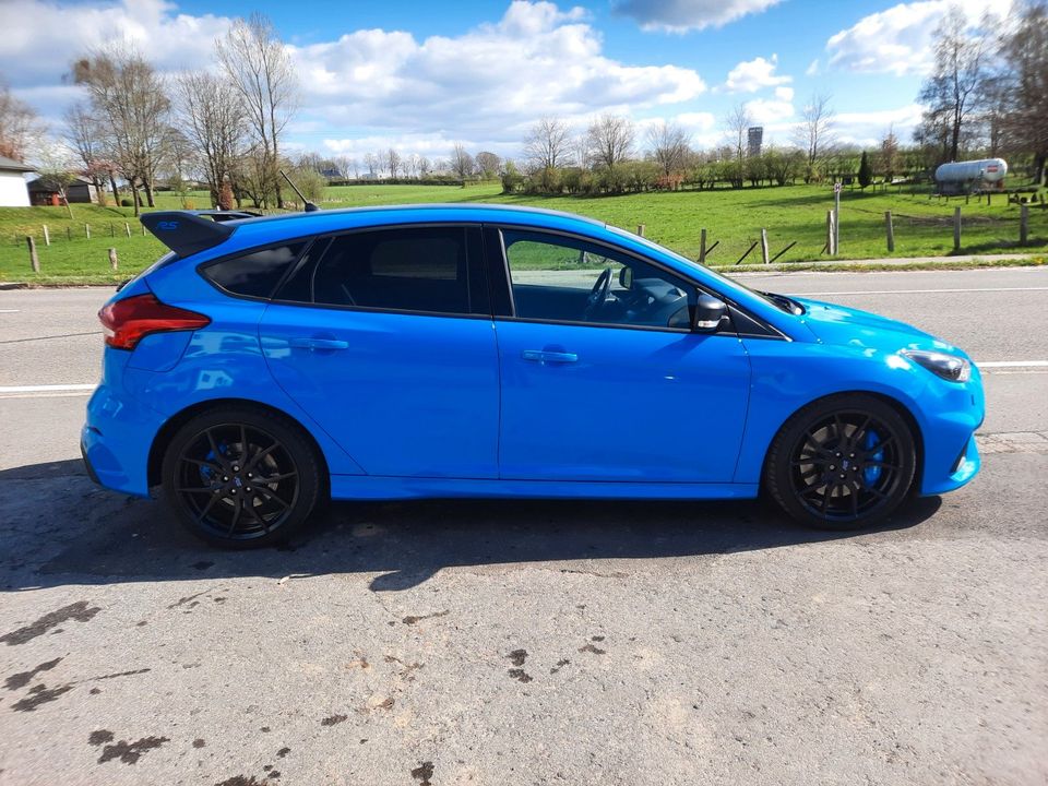 Ford Focus RS Blue & Black Edition in Winterspelt