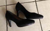 Schwarze Pumps mit glitzerfarbendem Absatz von Tamaris Größe 40 Hessen - Trebur Vorschau