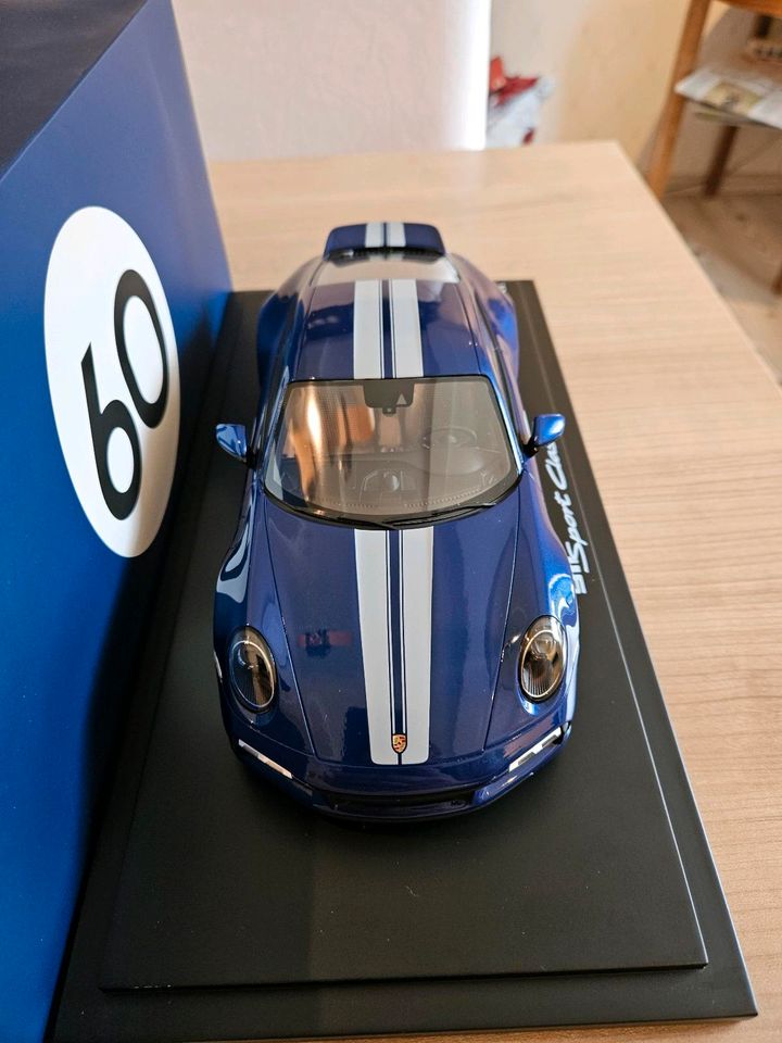 Spark Porsche 911 992 Sport Classic blau 1:18 Ovp Vitrine Modell in Zwinge