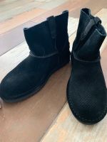 UGG CLASSIC UNLINED MINI PERF, Größe 37, NEU mit Karton Mülheim - Köln Holweide Vorschau