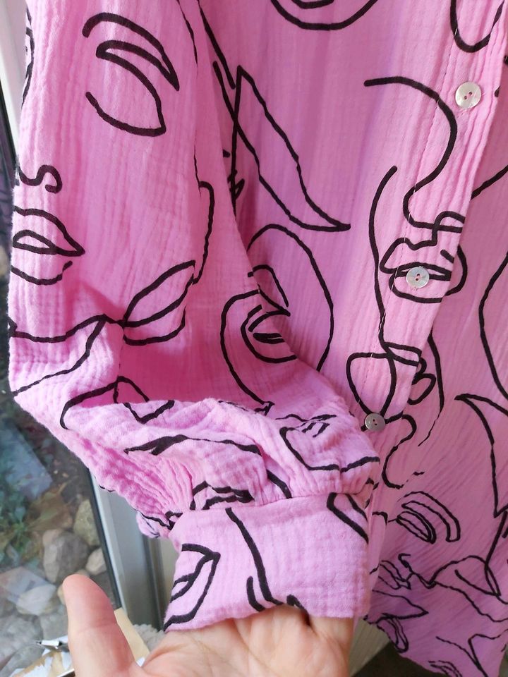 Musselin over size Bluse pink mit Gesichter in Oranienburg