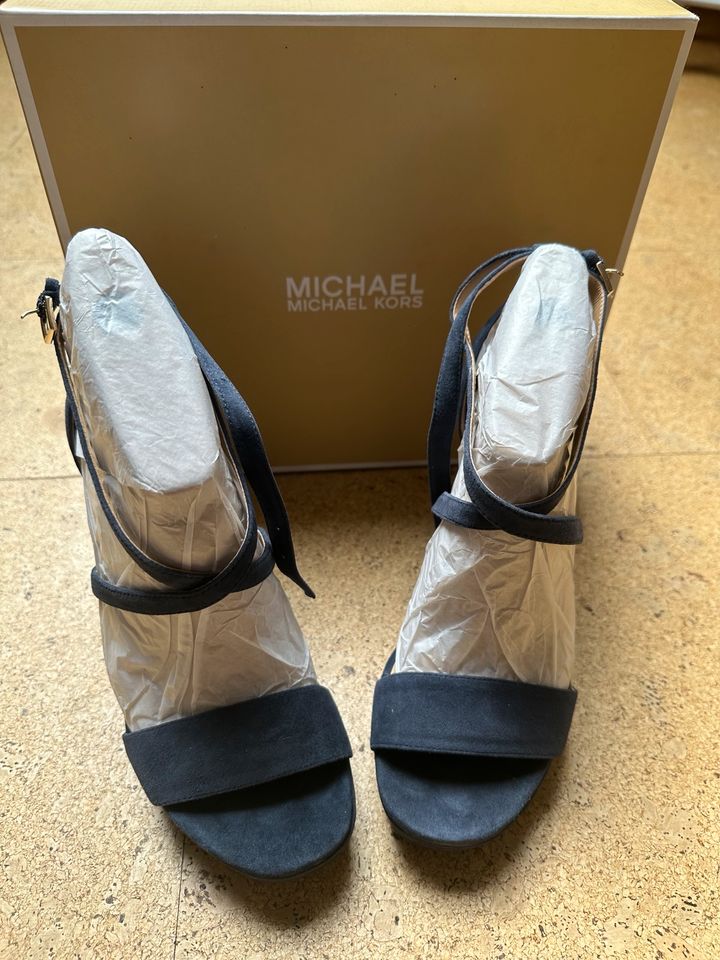 Michael Kors Absatzschuhe Gr.39 dunkel blau NEU in Essen