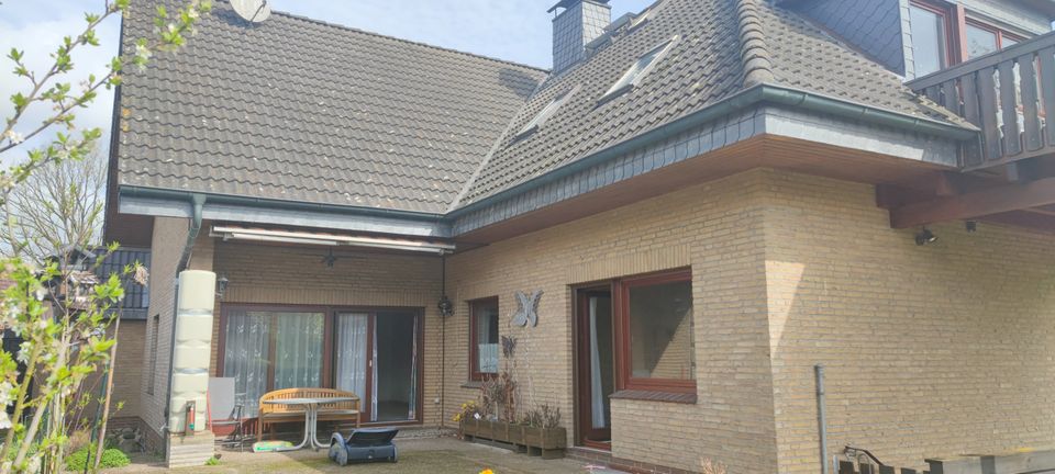 Sehr attraktives Einfamilienhaus mit zwei großen Wohnungen und einladender Sauna, in ruhiger Lage in Schackendorf in Schackendorf
