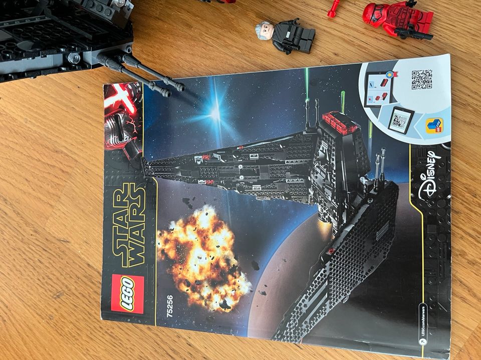 Lego Star Wars 75256 Kylo rens shutel in Waiblingen