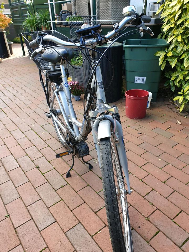 E- Fahrrad, Damenrad in Bremen