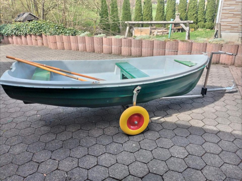 Ruderboot inklusive Anhänger in Sundern (Sauerland)