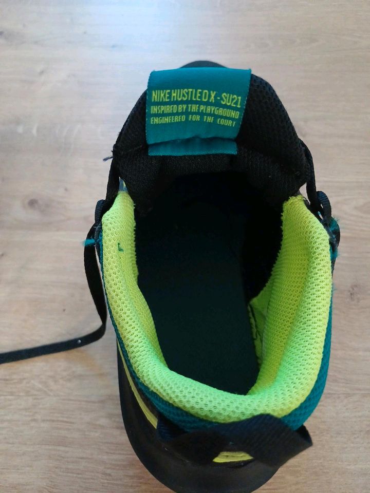 Schuhe von Nike Hustle DX-SU21 Größe 38 in Löningen