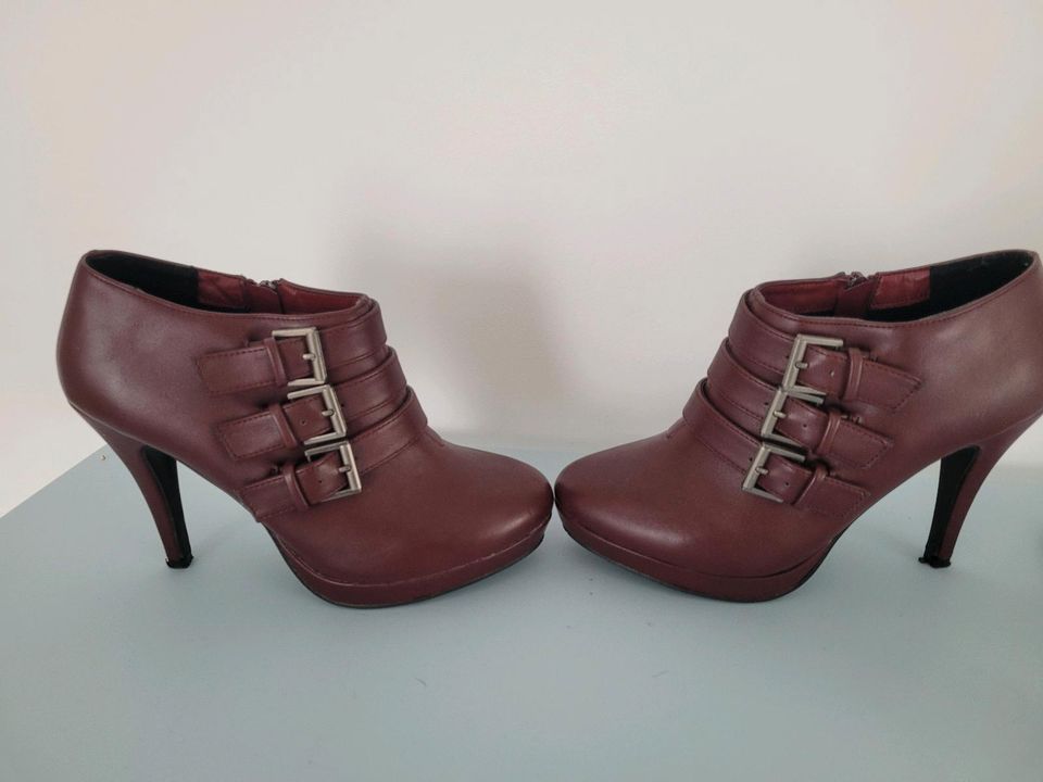 Schuhe (Pumps/ Ankle Boots) in Gehrden