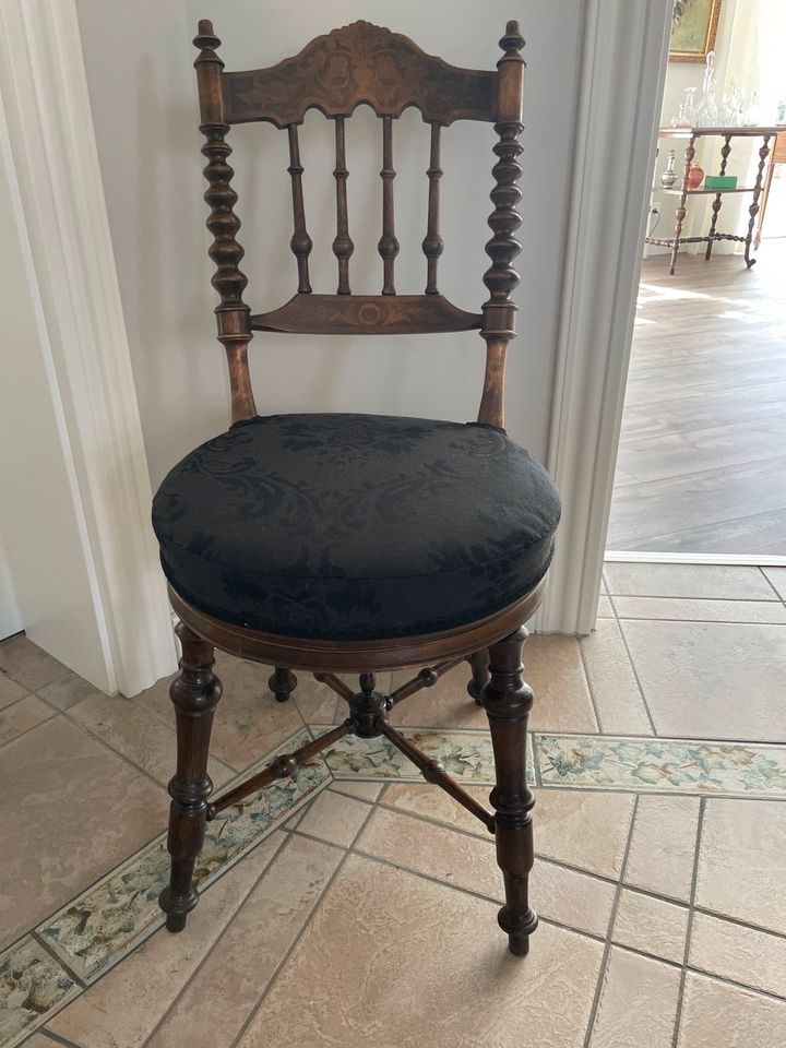 Antiker aufgearbeiteter Stuhl in Wanderup