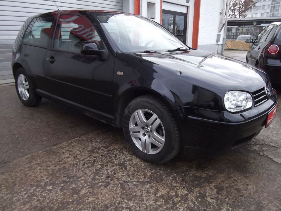 Volkswagen Golf IV Lim. Highline Leder, Klima, Tüv neu in Berlin