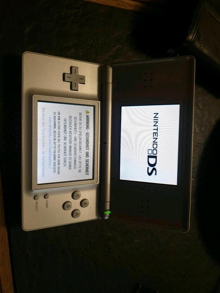 Nintendo DS Lite Silber guter Zustand ansehen in Husum