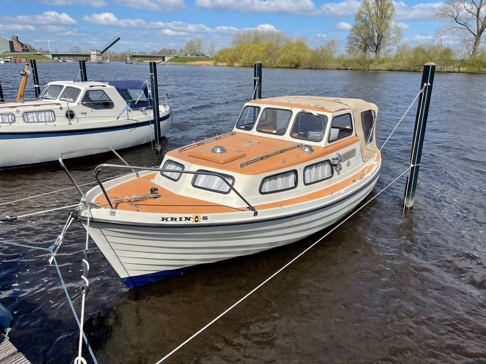 Motorboot inkl. Hafentrailer in Pahlen