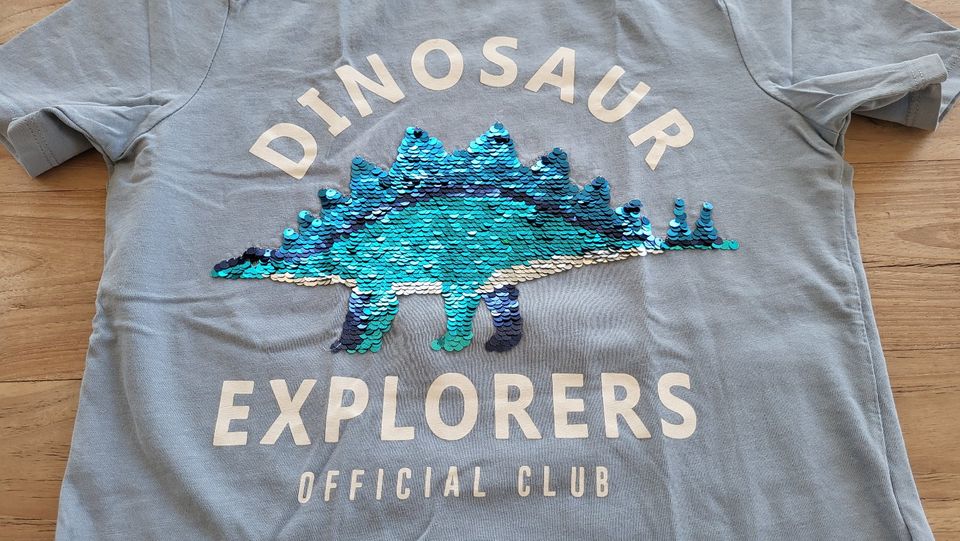 H&M Wende-Pailletten T-Shirt Dino Dinosaurier Stegosaurus 134 140 in Berlin