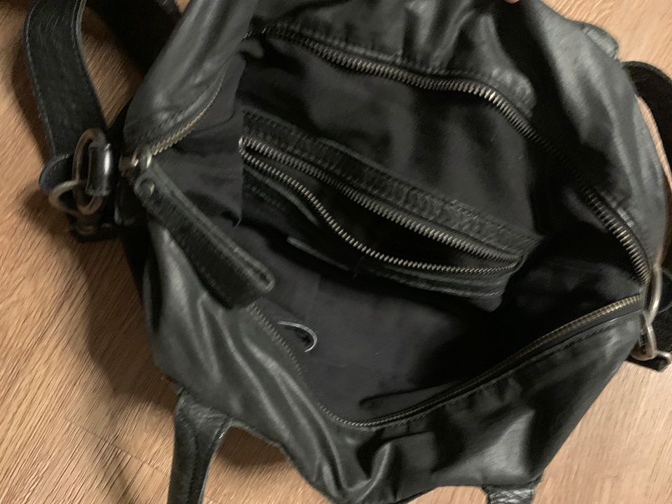 Liebeskind Tasche schwarz mit schultergurt in Stade