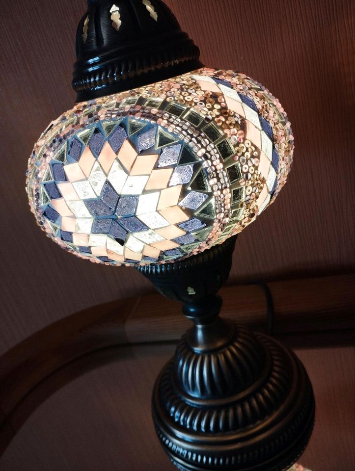 Orientalische Tischlampe Mosaiklampe, lilafliederrosé in Waldems