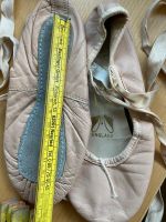 Ballettschuhe (Ledersohlen-Länge ca 16cm) FREED neuwertig Kr. München - Taufkirchen Vorschau