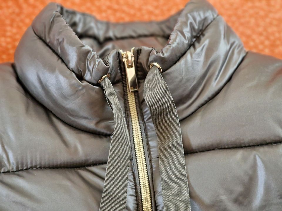 Outerwear Damen Jacke Steppjacke Übergangsjacke Gr. 44 dunkelgrün in Rodgau