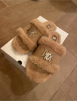 Schlappen Schuhe mit Plüsch Sandalen braun/beige gold Größe 38/39 Baden-Württemberg - Bruchsal Vorschau
