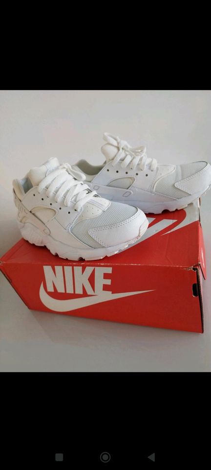 Nike huarache White in Augsburg