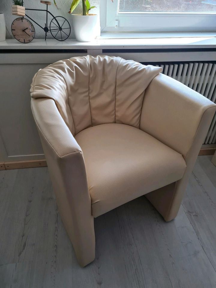 Sessel beige Loungesessel Kunstleder sehr bequem Cocktailsessel in Balingen