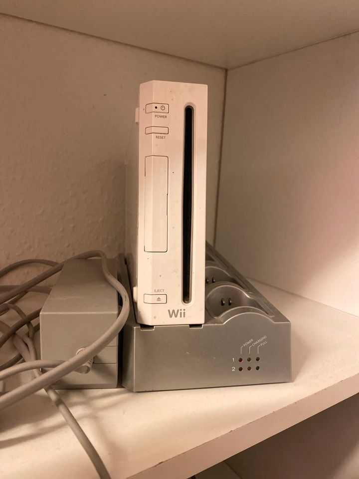Wii Konsolen mit Zubehör in Wesseling